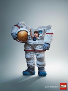 Космонавти, пожежники і рок-зірки - масштабні конструктори від Lego