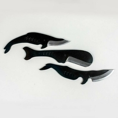 Морська тема в металі: японець створює ножі за формою китів