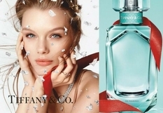 Подарочная красная лента, округлые формы и россыпь конфетти — новый аромат от Tiffany & Co (Видео)