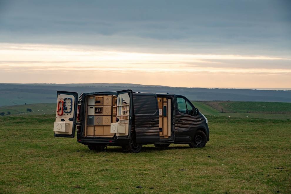 Nissan NV300 became a van with a workshop