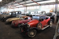 80 rarities on wheels: in France found an abandoned warehouse with cars