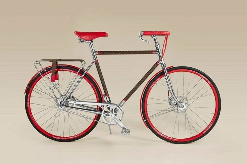 Perfect from handlebar to trunk - vintage bike from Louis Vuitton