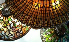 OXO showed stained glass lamps from Tiffany 