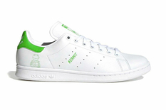 «Нелегко быть зеленым»: Adidas обновит классические кроссовки при помощи лягушонка Кермита