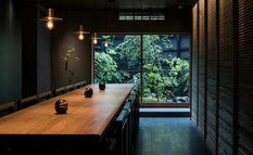 Przełomowa transformacja: tokijskie studio architektoniczne przebudowuje dom gejszy na hotel butikowy
