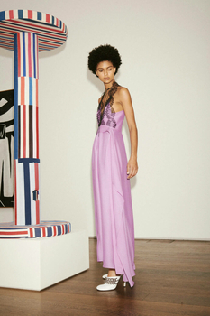 OXO pokazało wybór najlepszych sukienek w kolorze liliowym z wiosennych kolekcji