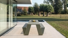Монолитный, алюминиевый и удобный — стол фламандского дизайнера