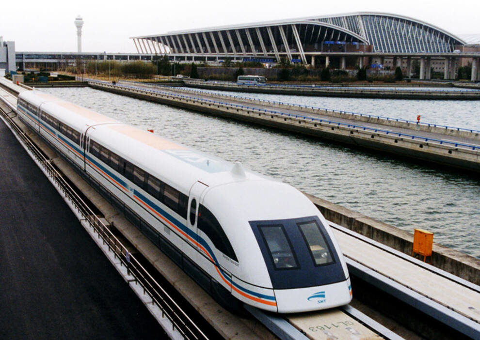 Chinese designers will build a train capable of speeds up to 600 km/h