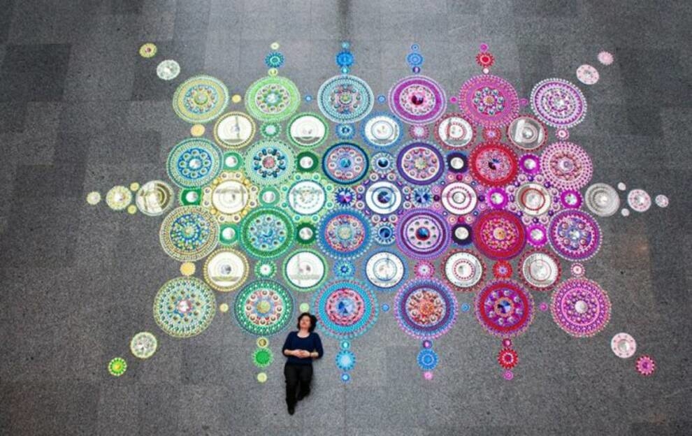 Стразы, кристаллы и зеркала: сверкающая мозаика Сьюзан Драммен
