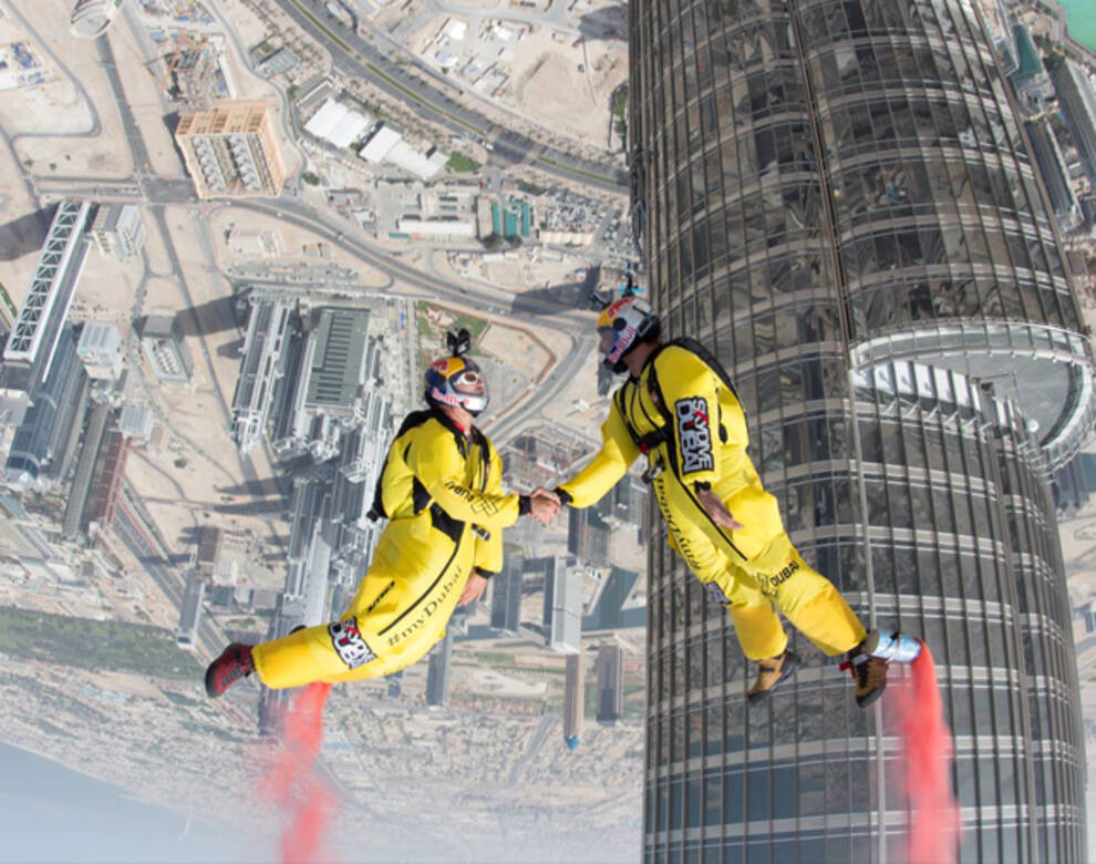 Synchronized jump from the tallest skyscraper in the world became the best video of the year