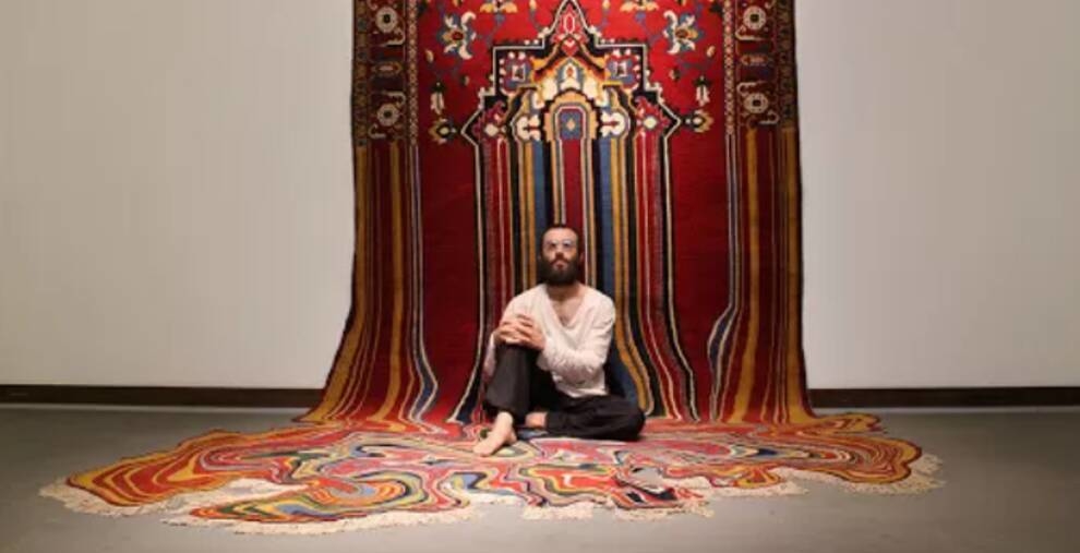 Flowing off the wall: a Baku master weaves carpets that deceive the eyes