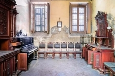 Pristine antiques and complete wine cellar - abandoned villa in Italy