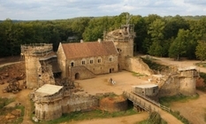 Historical experiment: a castle is being erected in France using 13th century technologies