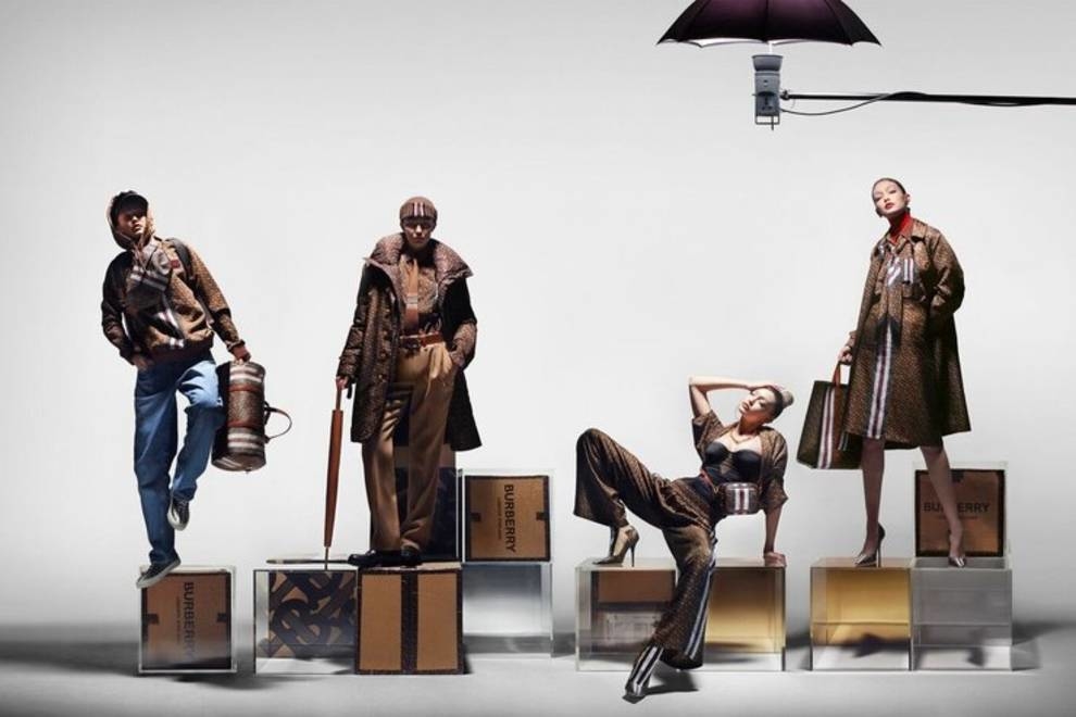 Gigi Hadid стала лицом коллекции Burberry Monogram