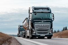 Volvo научили грузовики предупреждать о столкновении