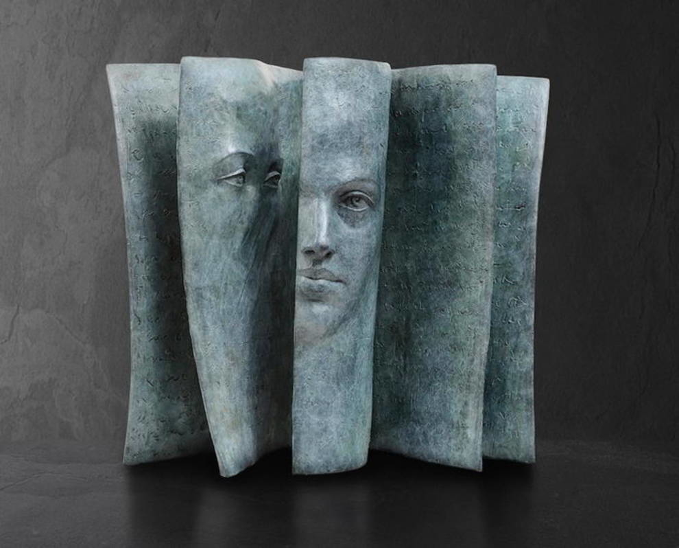 Лица-книги от скульптора Paola Grizi