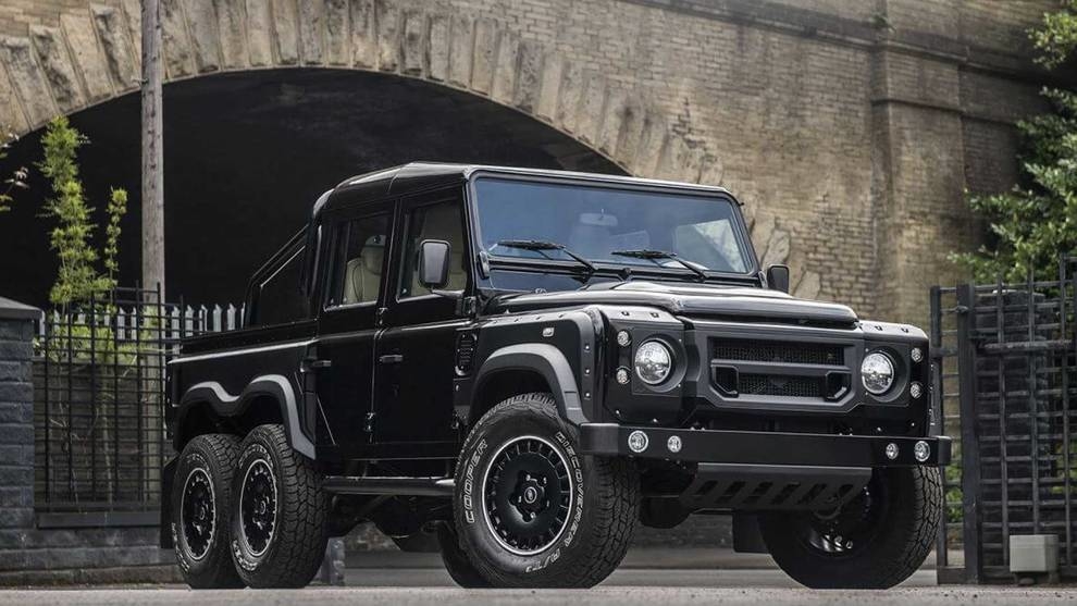 Land Rover Defender turned into a six-wheeled SUV