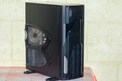 Корпус Thermaltake Shark.