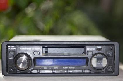 Автомагнітола Panasonic CQ-R223W.