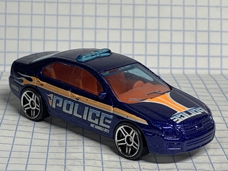 Hot Wheels '02 Ford Fusion.