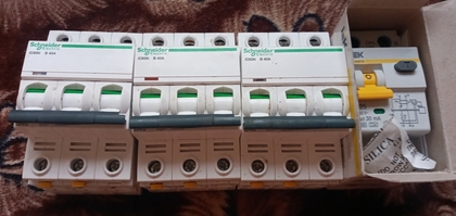 Автоматический выключатель Schneider Electric B 40A + бонус