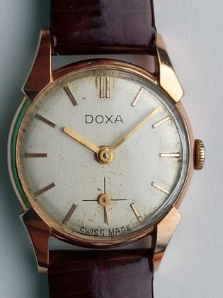 Часы золотые швейцарские механические женские DOXA