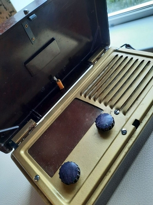 Винтажное радио Vintage Metz Baby Portable Tube Radio,