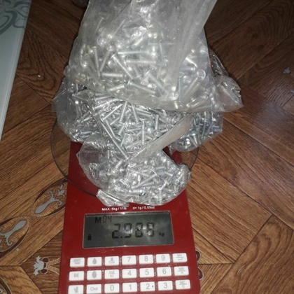 Винт мебельный М4х20. 1500шт+