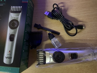 Акумуляторна машинка для стрижки волосся VGR V-031