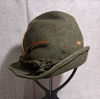 Винтаж шляпа охотника с пером Германия, юбилейный серебряный знак, серебро 925 пр, клеймо