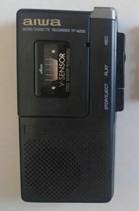 Диктофон AIWA TP-M200 V-Sensor, микрокассетный, с голосовой активацией.
