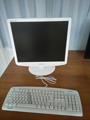 Монитор Самсунг 932B с клавиатурой A4Tech PS/2