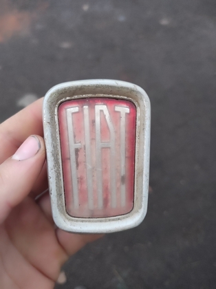 Емблема FIAT124