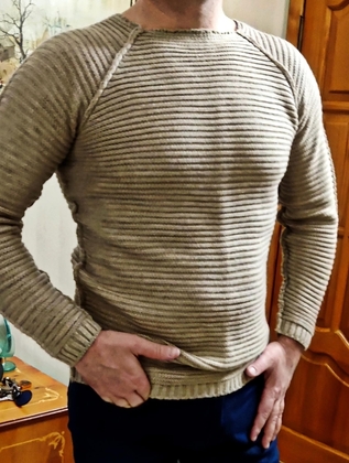 Светр турецький (розмір L) новий