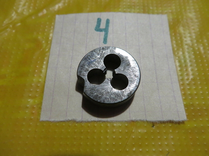 Плашка м4