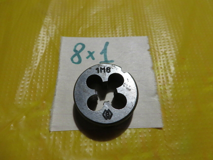 Плашка 1м8