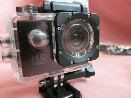 Екшен камера з аквабоксом та аксесуарами.