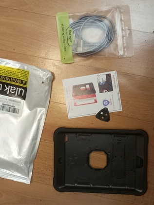 Чехол на iPad Mini + USB шнур