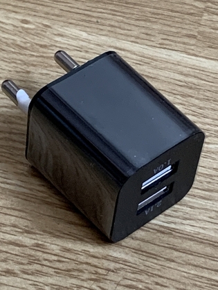 Якісний адаптер на 2 USB-порти для зарядки телефонів, планшетів та ін.