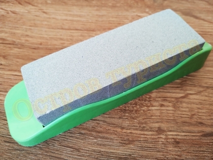 Точильний камінь на підставці green