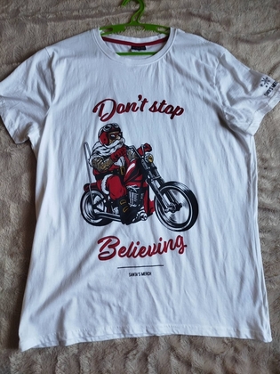 Футболка Don't stop Believing Sant's merch
