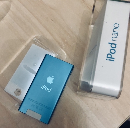 Apple iPod nano 7Gen 16gb. bluer ( MD477LL /A)