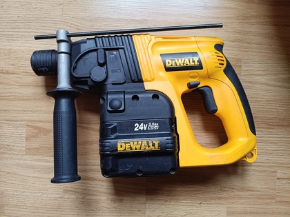 Акумуляторний перфоратор DeWalt