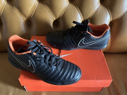 Кроссовки Nike футбольные бутсы для зала, р.39/24,5