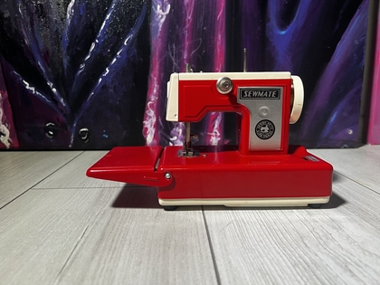 SEWMATE Mini Sewing Machine (портативна швейна машинка SEWMATE)