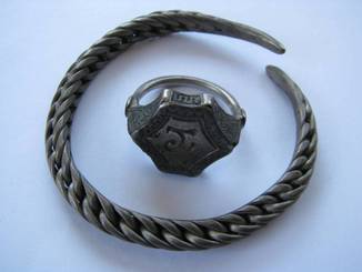Княжий перстень з тамгою і браслет. 11-12 століття.
