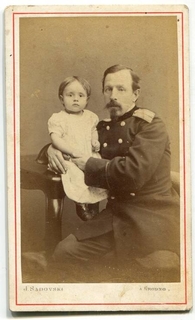 Обер-офицер артиллерии с дочкой. До 1882 года. Гродно.