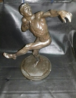Скульптура ‘‘ Ядрометатель’’ Е.Янсон 1924 г. Красный Выборжец.