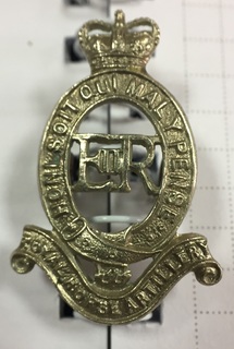 Кокарда знак на фуражку полка Королевской Конной артиллерии.
