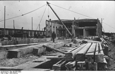 Bundesarchiv_Bild_146-2007-0063,_IG-Farbenwerke_Auschwitz.jpg